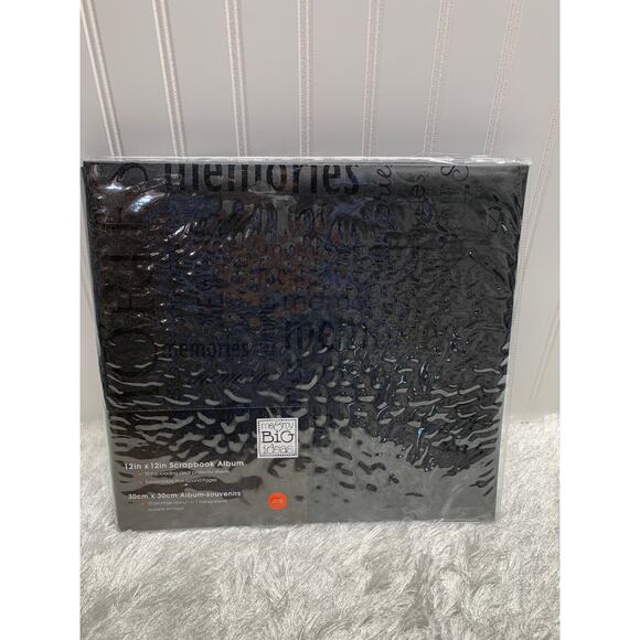 me & my BIG ideas Black Memories Scrapbook  12 x 12 New - Picture 1 of 5